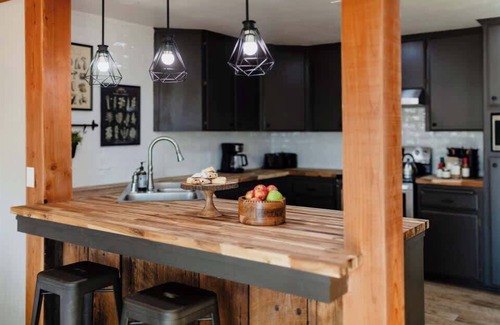 Springville House | The Farmhouse @ Mt. Dennison w/beautiful views