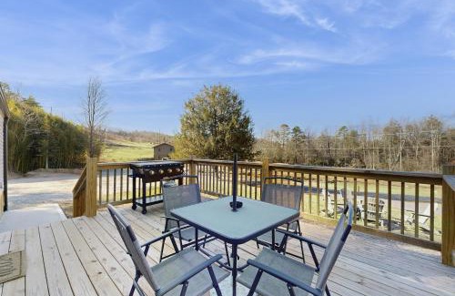 Hendersonville House | The FarmHouse Retreat B