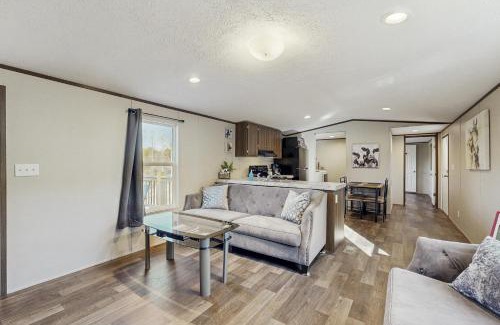Hendersonville House | The FarmHouse Retreat B