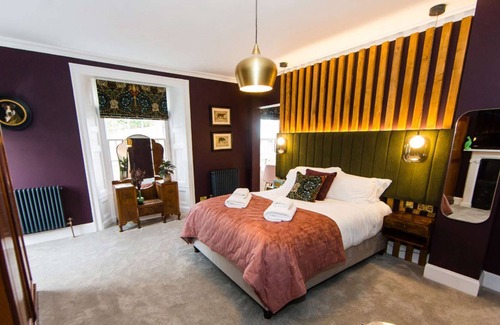 Askrigg Apartment | The Farnon Suite at Skeldale House
