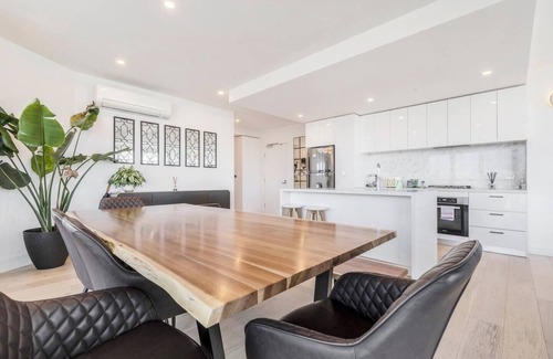 North Melbourne Apartment | The Fawn Relish in Sub Penthouse Panorama