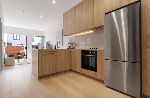 Mount Albert House | The Fern - 5* Townhouse in Mount Albert - With Parking and Office