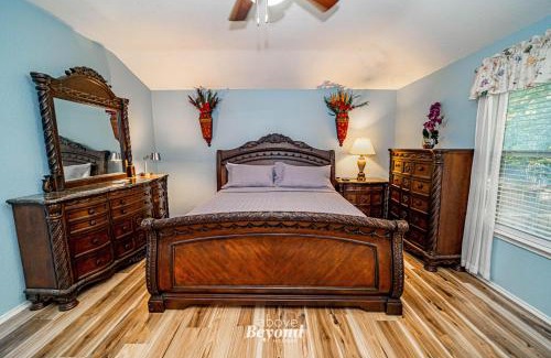 West San Antonio House | The Festive Veteran