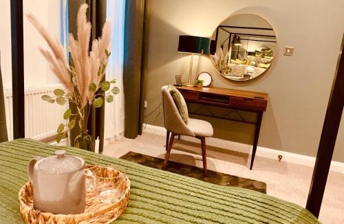 Nottingham City Centre Apartment | The Fifth Quarters, Grade II Listed Apartment, The Lace Market, NG1, City Centre, Nottingham, Sleeps 4