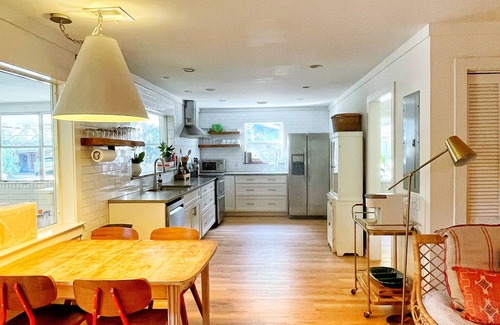 Saint Simons Island House | The Fig House | Mid Century Modern | Minutes from the Beach with a Heated Pool