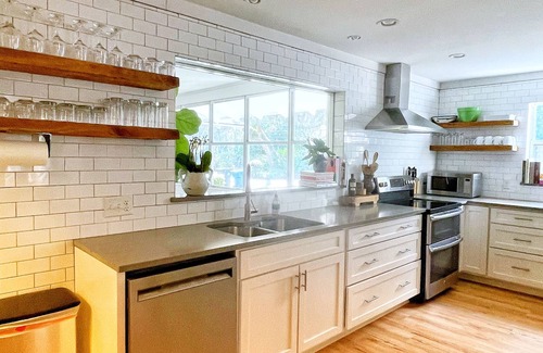 Saint Simons Island House | The Fig House | Mid Century Modern | Minutes from the Beach with a Heated Pool