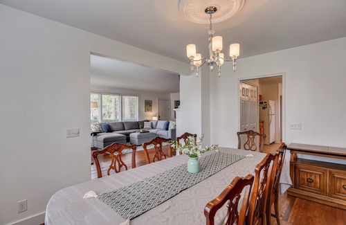West End House | The Fig Tree House - Covered Parking & Grill