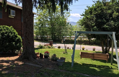 Black Mountain House | The Filling Station of Black Mountain; 3BR/1BA -Newly added daybed in sunroom!