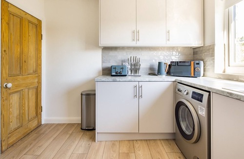 East Finchley Apartment | The Finchley Bolthole - Delightful 2BDR Flat