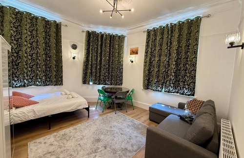 Fortis Green Apartment | The Finchley Grand Flat I