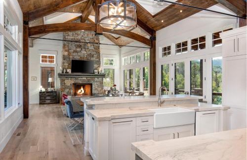 Park City House | The Finest Expression of Mountain Homes, Ski In Out, Hot Tub in The Colony