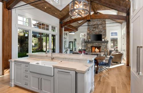 Park City House | The Finest Expression of Mountain Homes, Ski In Out, Hot Tub in The Colony