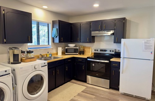 Kingsland Apartment | The First Mate’s Lounge