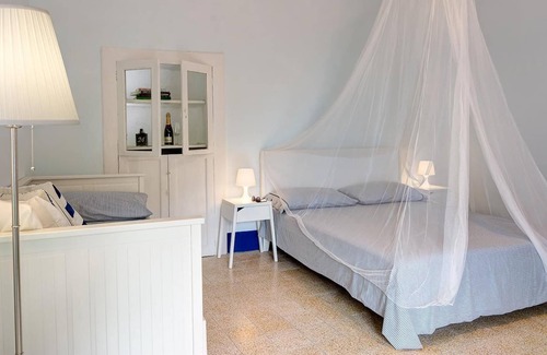 Marina del Cantone Apartment | The Fisherman’s Suite – Steps from the beach