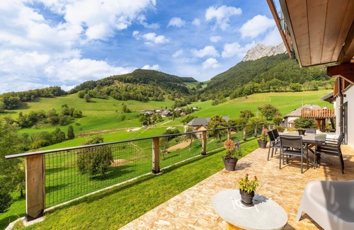 Bellecombe-en-Beauges House | THE FLAT BENCH HOUSE