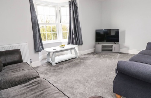 Ningwood Apartment | THE FLAT, family friendly in Shalfleet