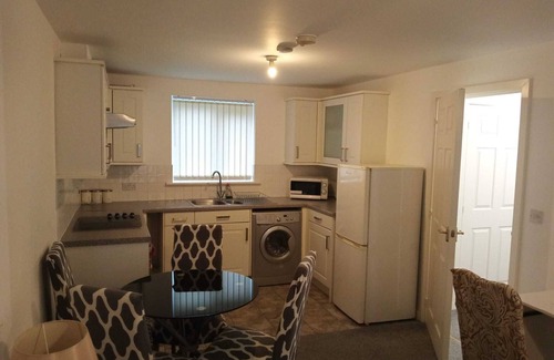 Wolverhampton House | The Flat - few minutes from Wolverhampton train station. Ideal for family of 5