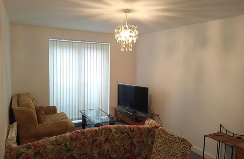 Wolverhampton House | The Flat - few minutes from Wolverhampton train station. Ideal for family of 5
