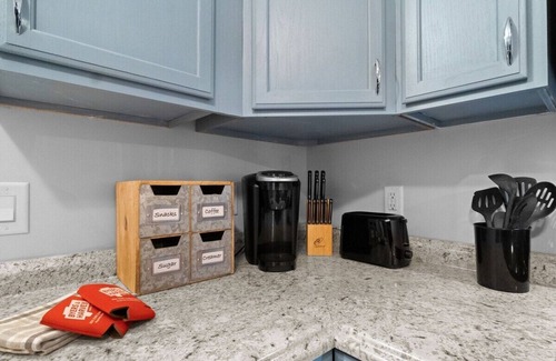 Clarksville House | The Flat on Gratton | Lit Covered Outdoor Patio (979 Gratton Road)