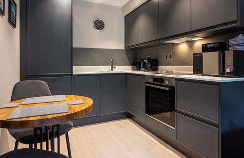 Backbarrow Cottage | THE FLOWING RIVER, romantic, with a garden in Ulverston