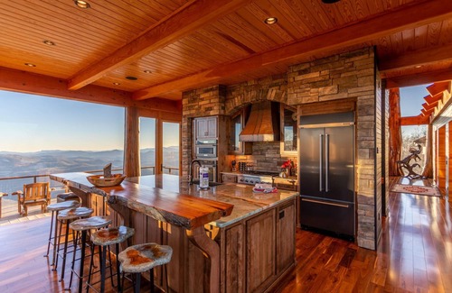 Banner Elk House | The Flying Eagle in EN - Best views in High Country- Luxury home, hot tub, pool table