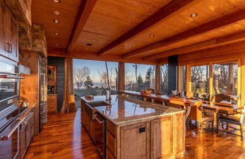 Banner Elk House | The Flying Eagle in EN - Best views in High Country- Luxury home, hot tub, pool table