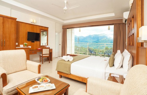 Udumbanchola Hotel | The Fog Munnar Resorts & Spa