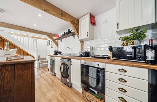 New Forest District Apartment | The Forge Barn with Hot Tub