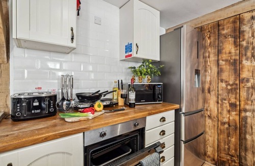 New Forest District Apartment | The Forge Barn with Hot Tub