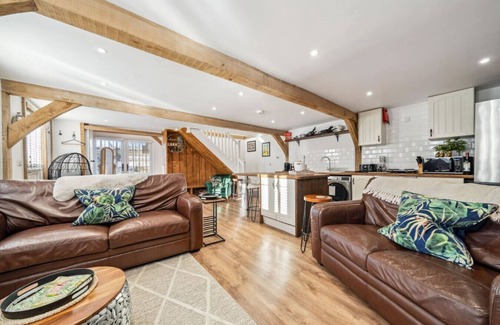 New Forest District Apartment | The Forge Barn with Hot Tub