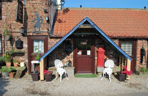 Yarm Cottage | The Forge - Sleeps 6 lounge double bed 2 bedrooms 4 singles 2 showers/kitchen