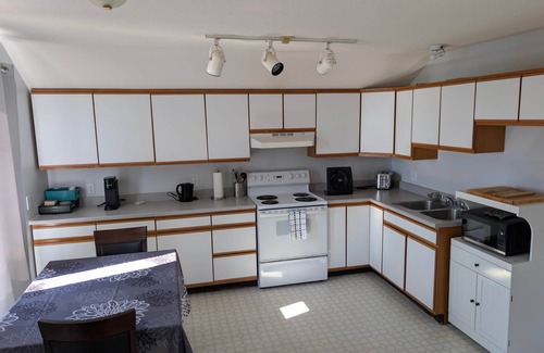 Alert Bay Apartment | The Founder's Vista Suite, Spacious, Panoramic Ocean Views