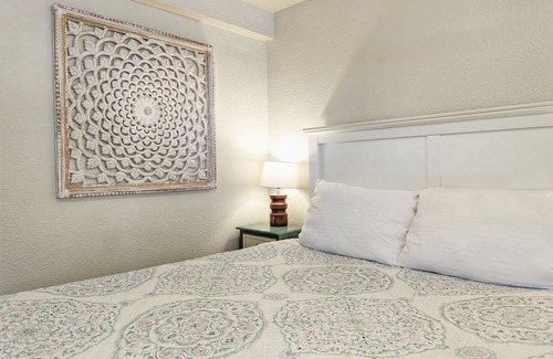 Manitou Springs Hotel | The Fountain Creek Inn of Downtown Manitou Springs [#104]n
