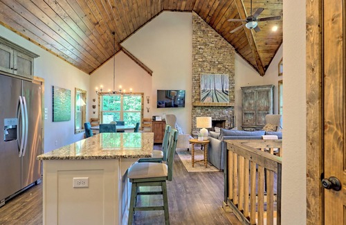 Clarkesville House | The Fox Den Overlook with Hot Tub - Idyllic Lake Burton and N. GA Mtns.