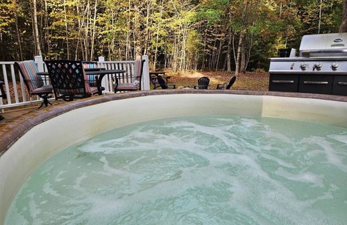 Bath House | The Fox Den w/Hot Tub, Pool & Lake