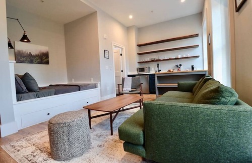 Old Town Alexandria Apartment | The Franklin Suite at Prince Street Inn