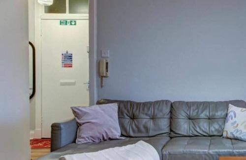 Troon Apartment | The Fullarton - Coorie Doon Stays