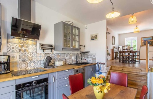 Paris-l'Hopital House | the Gîte des Maranges