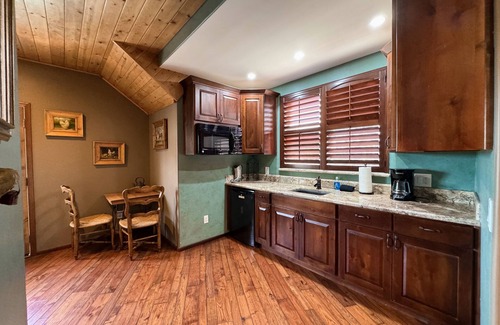 San Miguel House | The Gables at Rockin' K -Luxurious Wine Country Getaway with Stunning Views!