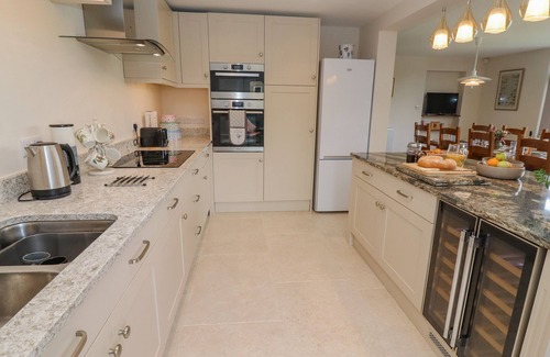 Stroud Cottage | THE GABLES, pet friendly, character holiday cottage in Sheepscombe