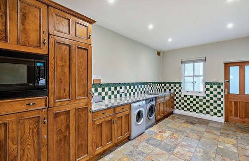 Peak District National Park House | The Gables - Seven Bedroom House, Sleeps 16