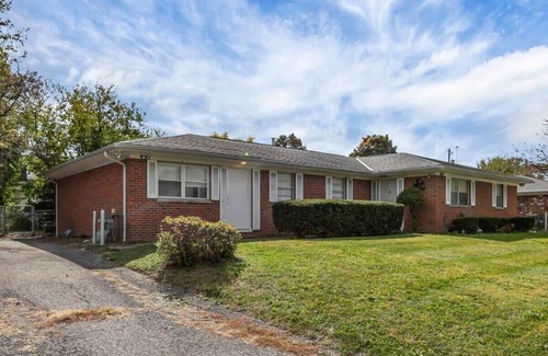 Gahanna Apartment | The Gahanna Ranch - 3 BR - Airport