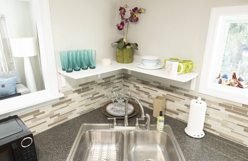 Crescent Beach Cottage | The Gail on Havens Dog Friendly, Walk to Beach, 1Review Mandatoryn