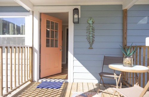 Crescent Beach Cottage | The Gail on Havens Dog Friendly, Walk to Beach, 1Review Mandatoryn