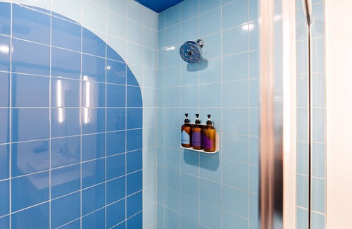 East Hill Hotel | The Gallatin 215, Colorful Boutique Hotel