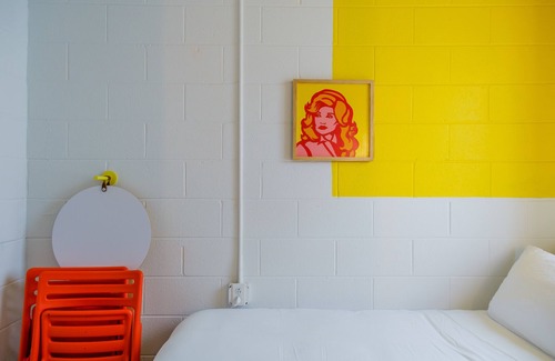 East Hill Hotel | The Gallatin 218 Cozy Full, Colorful Boutique Hotel