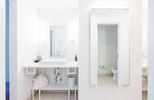 East Hill Hotel | The Gallatin Twin Room 317, Close to Downtown!