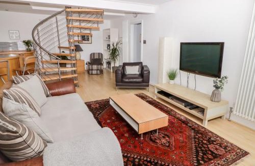 Tenby Apartment | The Gallery