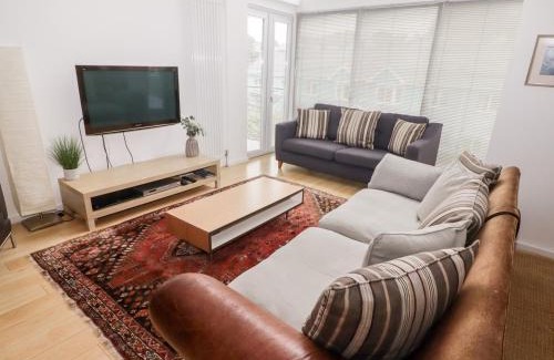Tenby Apartment | The Gallery