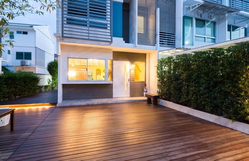 Hua Mak House | The Gallery House near BKK Airport & Air